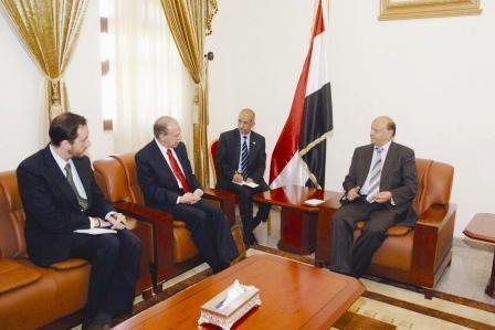 نائب الرئيس أثناء استقباله السفير الأمريكي أمس